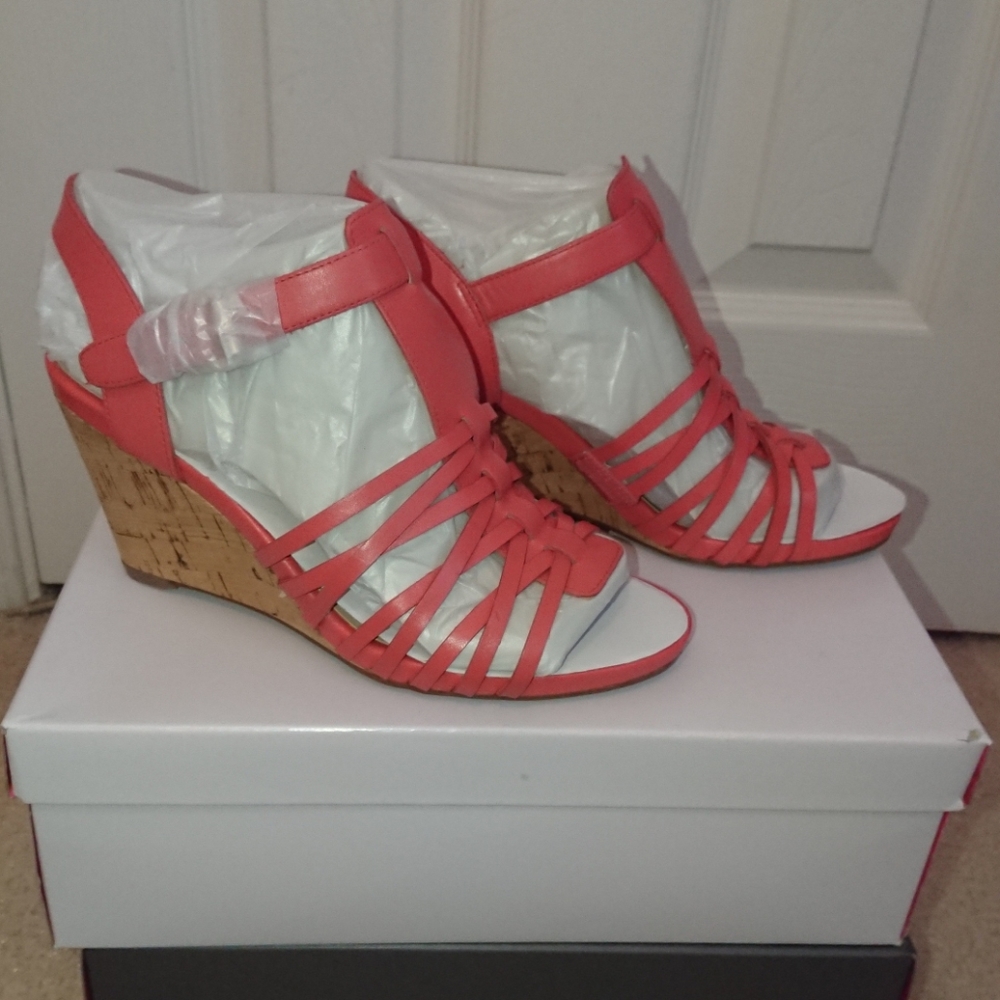 6.5 Wide NIB Isaac Mizrahi! Live Leather Wedges